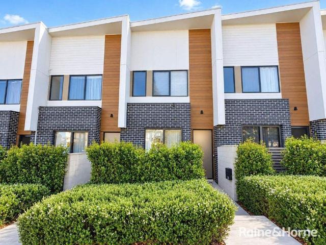 Stylish Two Bedroom Townhouse in Moncrieff