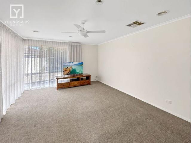 Stylish Two Bedroom Townhouse in Prime Location