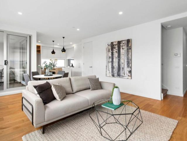 Stylish Two Bedroom Townhouse Living in Boutique Ripponlea Setting