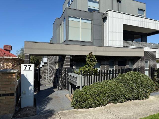 'Stylish Two Bedroom Townhouse Living in the Heart of Oak Park' For Lease