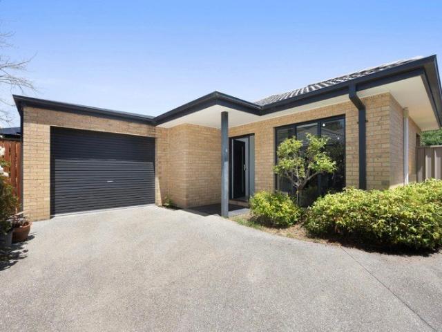 Stylish Two Bedroom Unit in Convenient Malcolm Street Location