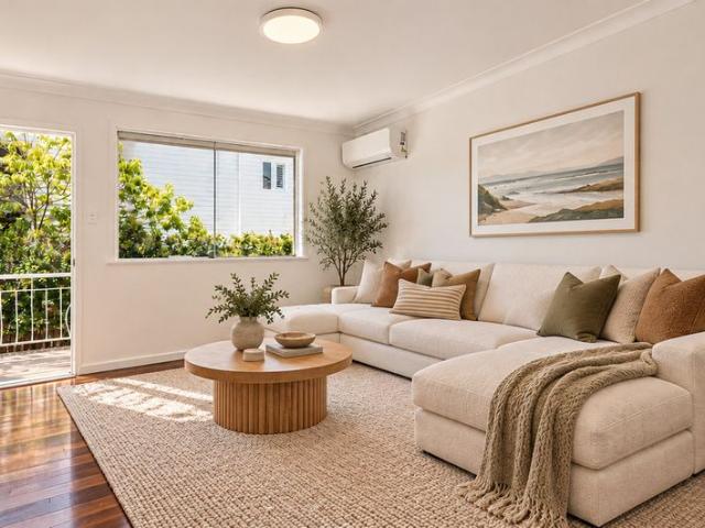Stylish Two Bedroom Unit in the Heart of Hawthorne