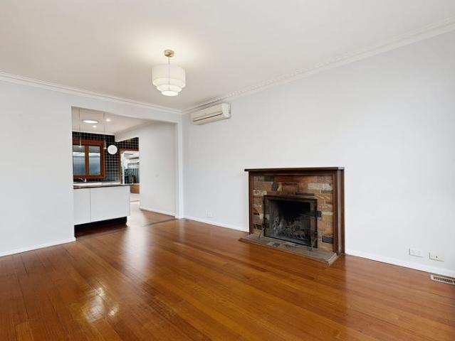 STYLISH TWO BEDROOM UNIT WITH EXPANSIVE ENTERTAINER'S DECK