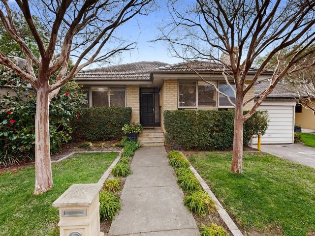 STYLISH TWO BEDROOM UNIT WITH EXPANSIVE ENTERTAINER'S DECK