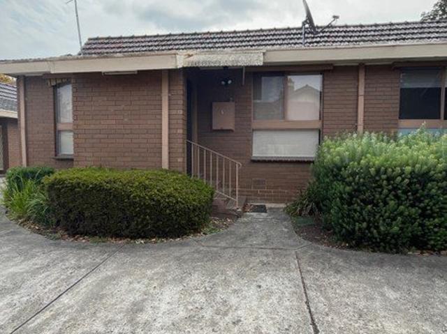 Stylish two bedroom villa in coveted Coburg