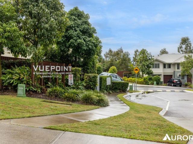 Stylish Two Level Townhouse in the Heart of Springfield