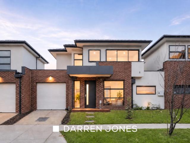 Stylish Two Level Townhouse with Modern Comfort and City Outlooks