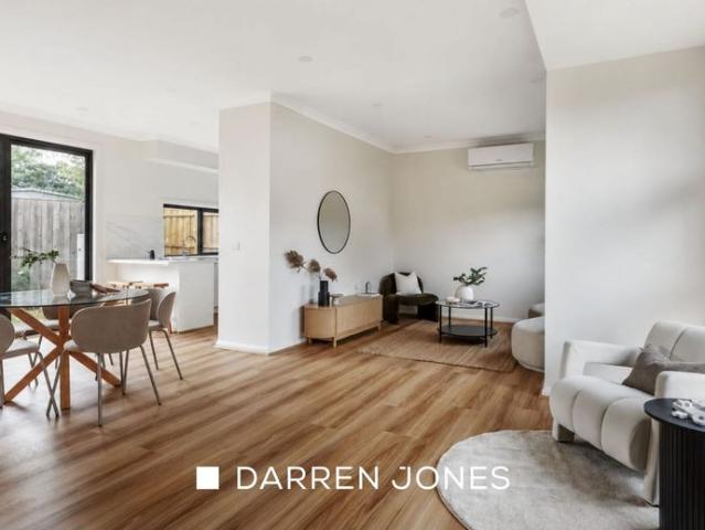 Stylish Two Level Townhouse with Modern Comfort and City Outlooks