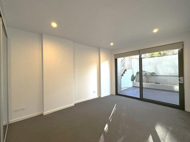 Stylish Two Level Apartment with Courtyard in a Prime Location