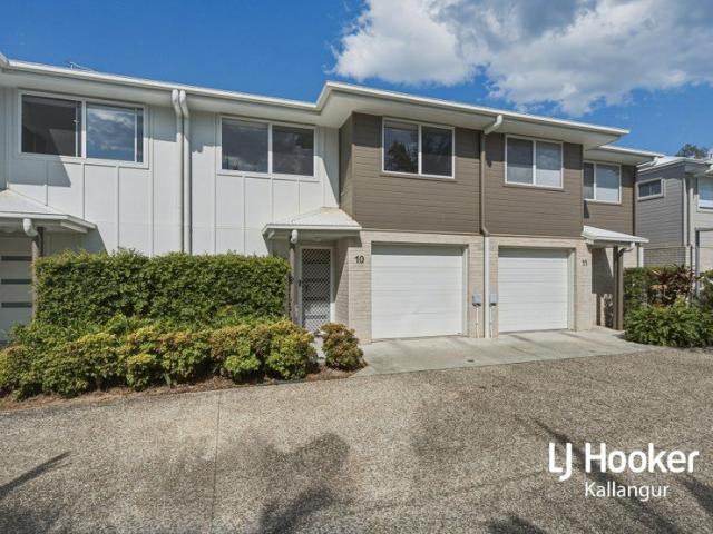 STYLISH TWO LEVEL LIVING IN THE HEART OF DAKABIN