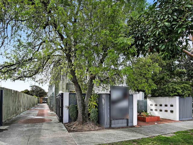 Stylish Two Storey Apartment in the Heart of Murrumbeena