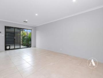 STYLISH TWO STOREY FAMILY HOME IN A PRIME AVELEY LOCATION