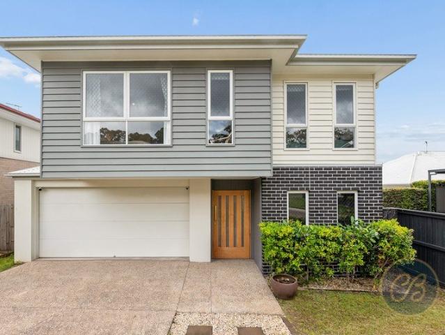 Stylish Two Storey Family Living in a Sought After Location