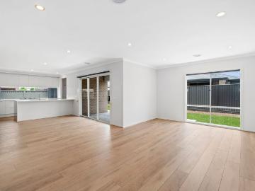 Lara, Greater Geelong, Victoria - Parking