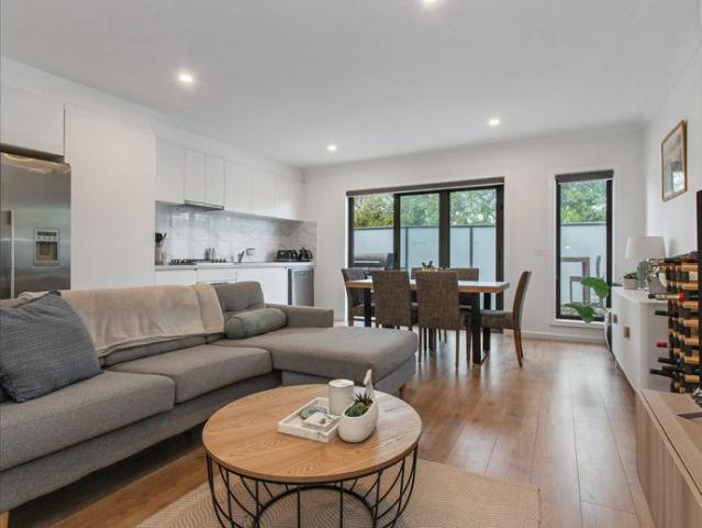 Stylish Two Storey Living in a Convenient Boronia Location