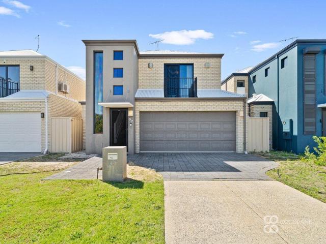 Stylish Two Storey Living Just Steps from the Mandurah Foreshore!
