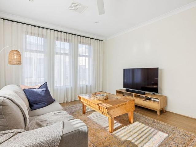 Stylish Two Storey Townhouse – Move Straight In