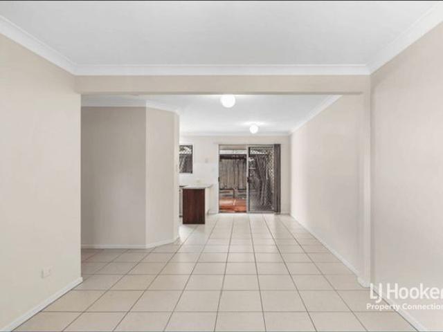 Stylish Two Storey Townhouse in a Peaceful Carseldine Complex