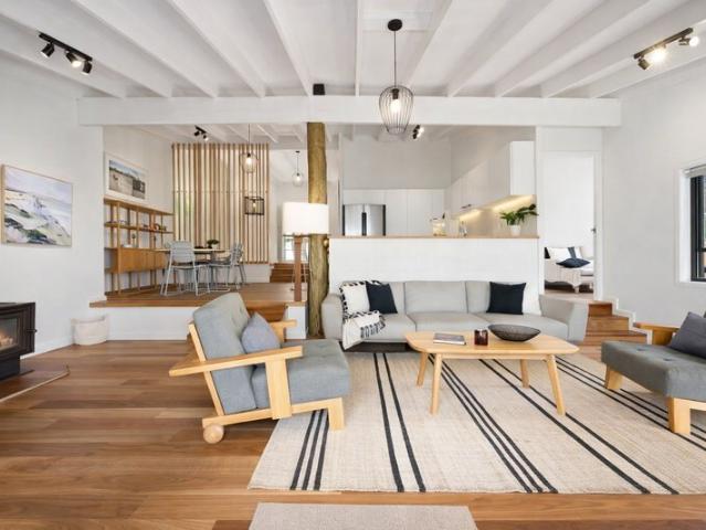 Stylish Tamborine Mountain Retreat with Coastal Outlook