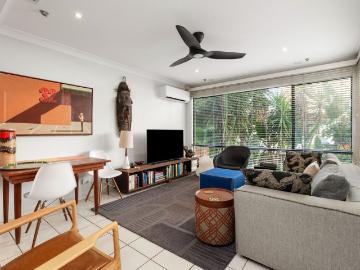 Stylish Teneriffe Townhome in a Prime Lifestyle Location!