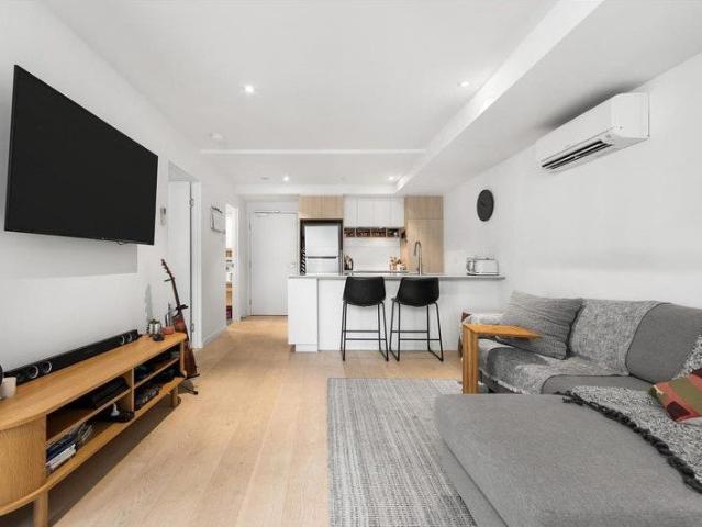 Stylish Tenth Floor Apartment with Premium Resort Style Amenities