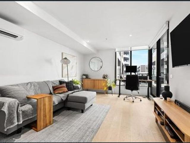 Stylish Tenth Floor Apartment with Premium Resort Style Amenities