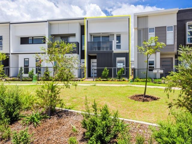 Stylish Terrace Living Prime Location