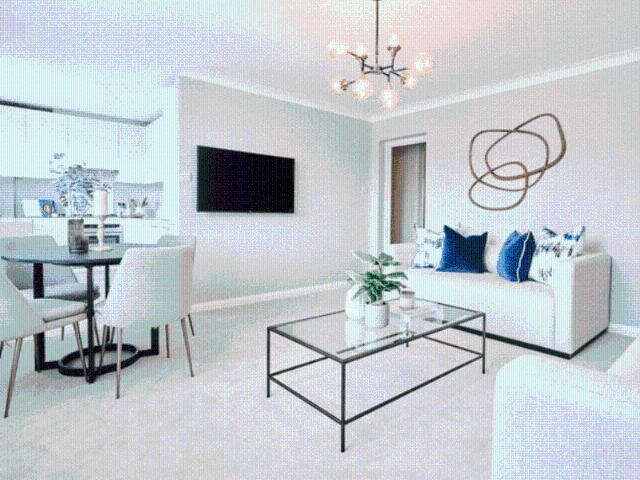 Stylish Third Floor Two Bedroom Apartment with Concierge & Lift