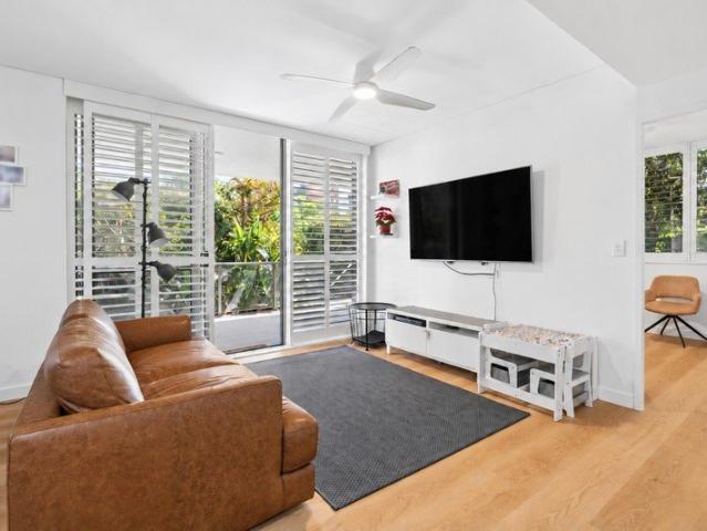 Stylish Three Bedroom Apartment with Courtyard in Prime Location