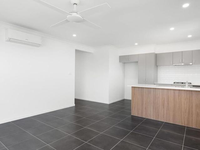 Stylish Three Bedroom Duplex in Hunterview
