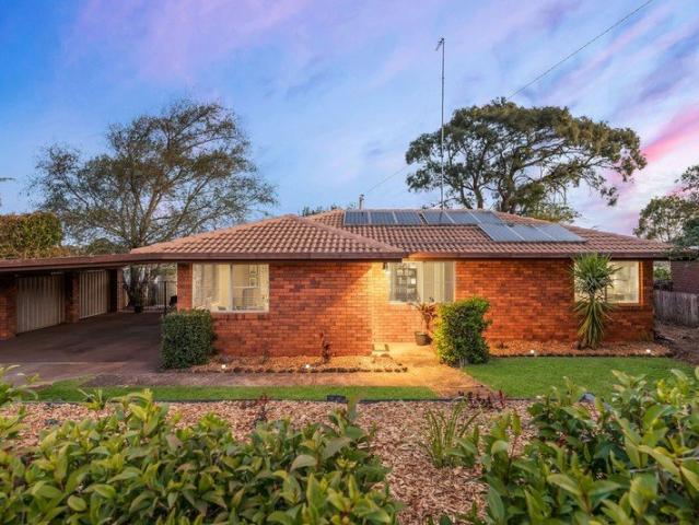 Stylish Three Bedroom Home with Updated Kitchen and Spacious Outdoor Living