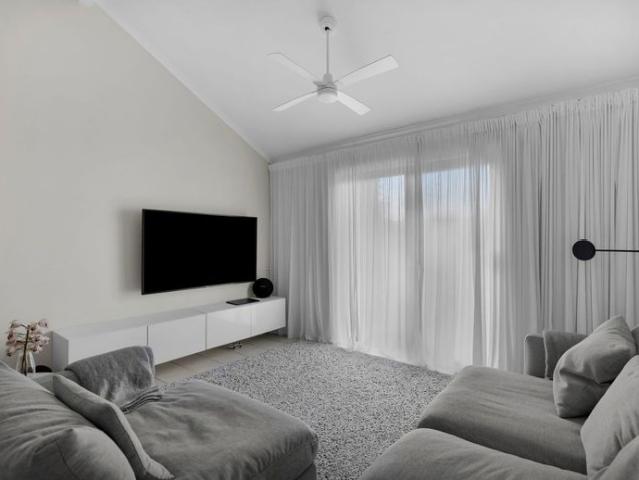 Stylish Three Bedroom Home in Prime Macquarie Fields Location