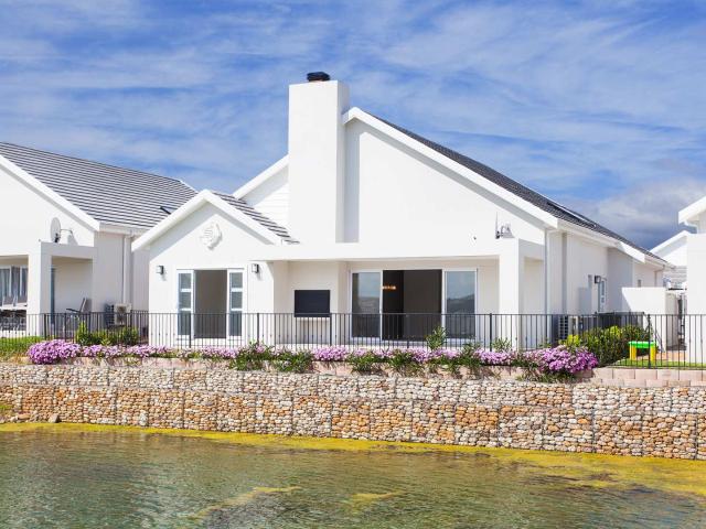 Stylish Three Bedroom Lakefront Home Available to Rent on Val de Vie Estate