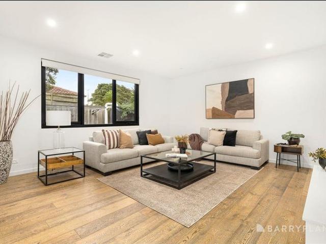 Stylish Three Bedroom + Study in the Heart of Mordialloc