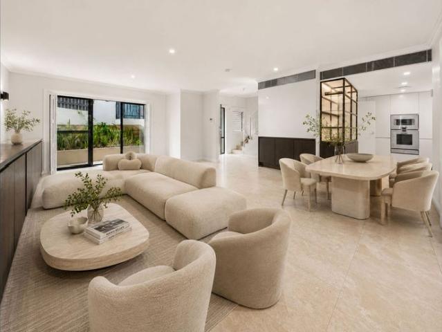 Stylish Three Bedroom Residence in Prime Rose Bay Location