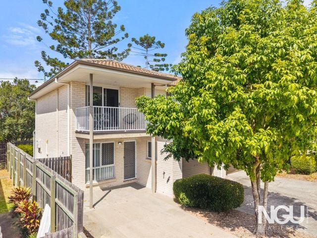 Stylish Three Bedroom Townhome Comfort, Convenience & Lifestyle