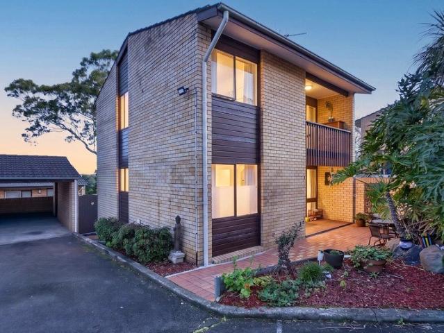 Stylish Three Bedroom Townhouse Offering Modern Comfort & Convenience!