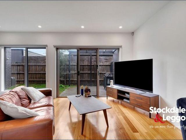 Stylish Three Bedroom Townhouse in a Convenient Location