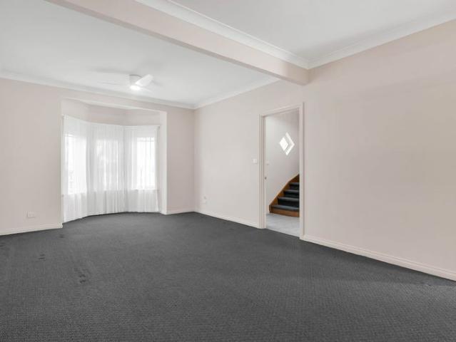 Stylish Three Bedroom Townhouse in Sought After Allenby Gardens