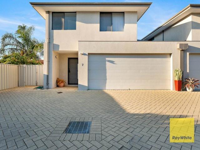 Stylish Three Bedroom Townhouse