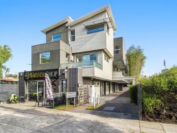 Stylish Three Level Living in a Prime Lifestyle Pocket