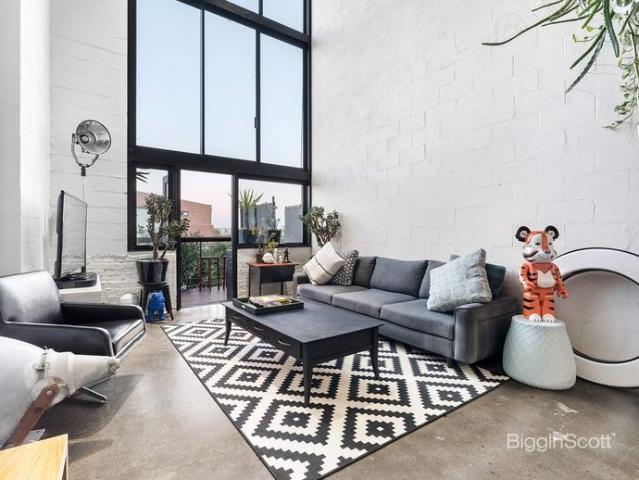 Stylish Three Level, Three Bedroom Townhouse in Richmond!