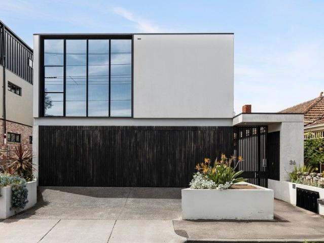 Stylish Three Level Townhouse with Rooftop Terrace