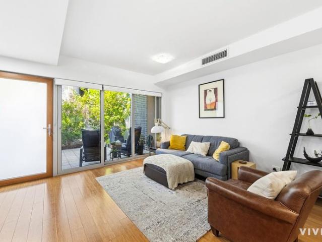 Stylish Three Level Townhouse in the Heart of Wembley