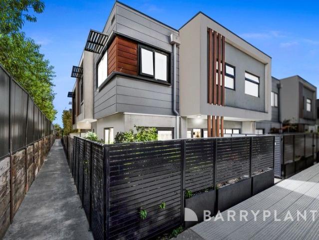 Stylish Three Level Townhouse Living on the Edge of the Maribyrnong