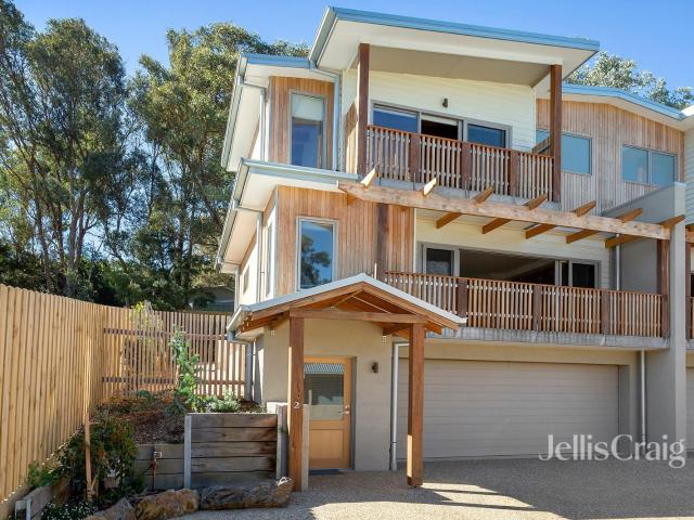 Stylish Three Storey Townhouse with Contemporary Living