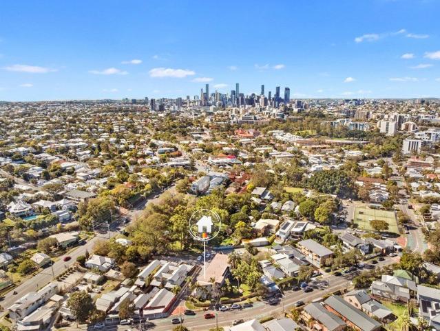 STYLISH TOOWONG LIVING CONVENIENT LOCATION