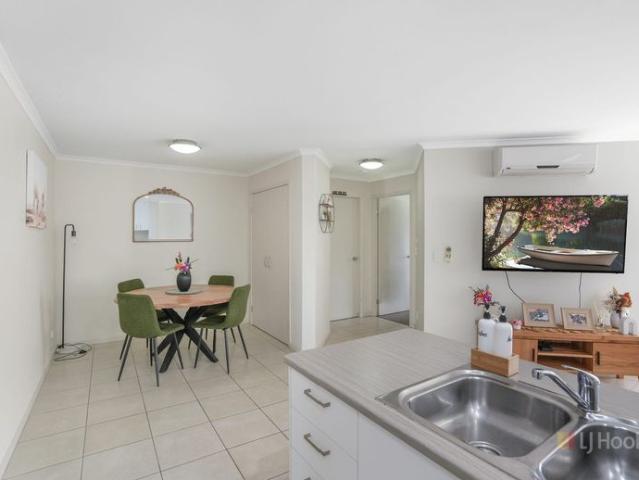 Stylish Top Floor 3 Bedroom Apartment