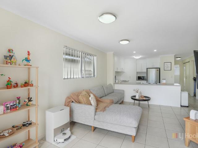 Stylish Top Floor 3 Bedroom Apartment