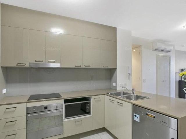 Stylish Top Floor Unit with City Views!